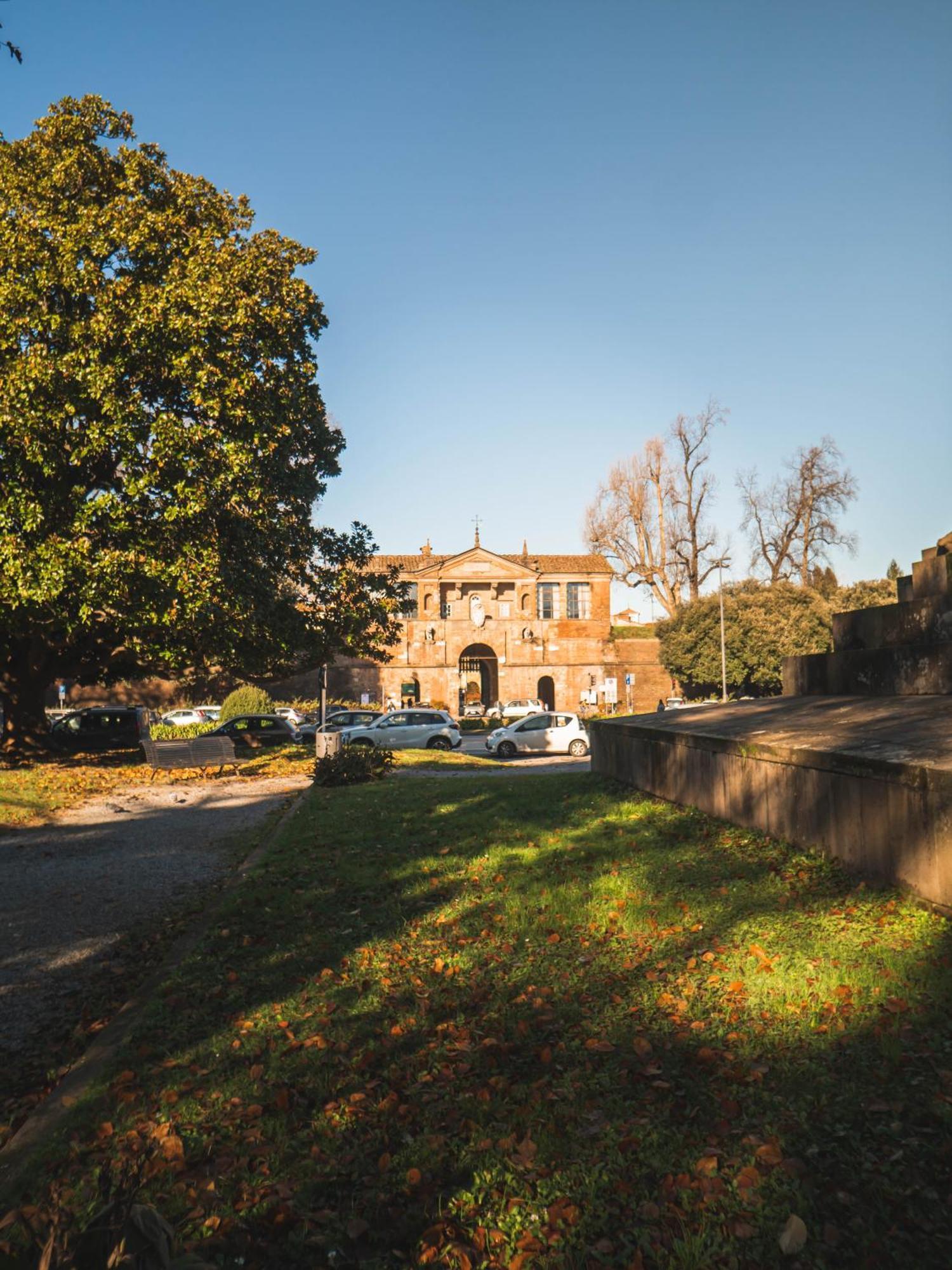 Belvedere Luxury Apartment, View On The Lucca Walls Екстериор снимка
